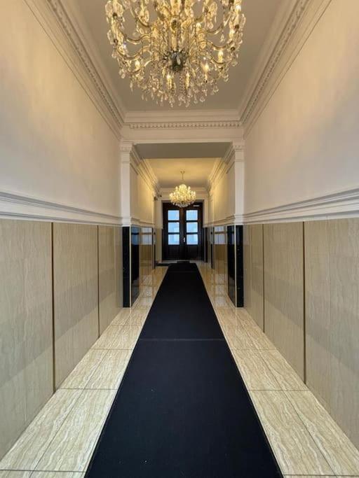 Diamond Apartment *